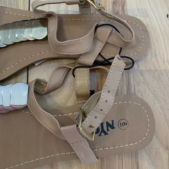NYC Sandals - Picture 6 of 9